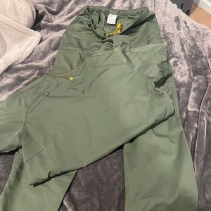 Carhartt Women’s Scrub set